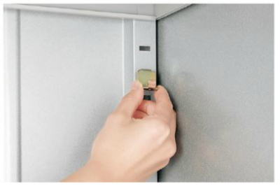 イナバ物置のシンプリーの棚板の調整